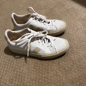 Veja women’s White Canvas campo style Sneakers with Tan Accents size 39